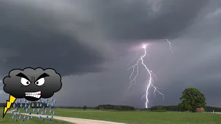 Superzelle, Blitze und Shelfcloud bei Holzkirchen (Bayern), 6. Mai 2024