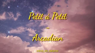 Petit à Petit - Arcadian (paroles/Lyrics/Español)