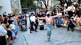 GDM DANCE BUSKING. 3 CHILDREN'S MOM PRESENTING  BEAUTIFUL ADMIRABLE IMPROMPTU BUSKING. HONGDAE.