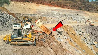 New Update Deep ravine is pushed by a bulldozer, and the best excavator breaks large stone.