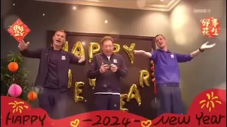 Слуцкий поет песню из «Иван Васильевич меняет профессию» на Китайский Новый год