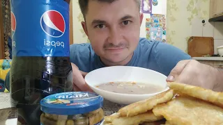 МУКБАНГ🍽️ ОБЖОР 🥗 ГРЕЧНЕВЫЙ СУП🥃ДЕРУНЫ СО СЛИВКАМИ @mukbangandlife