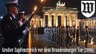 Großer Zapfenstreich vor dem Brandenburger Tor (1994) Wachbataillon BMVg/Musikkorps der Bundeswehr