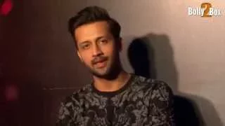 Atif Aslam Sing In Live Interview Watch This And Don't Say Again That  His Voice is Not Real