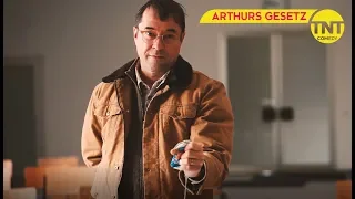 Arthurs Gesetz | Arthur macht’s mit links