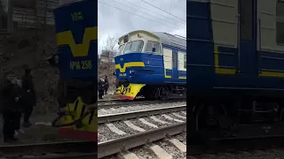 🚂 | Дизель-поїзд ДР1А-258 слідує перегоном.