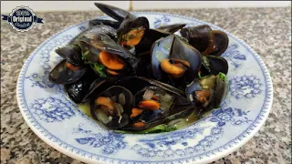 Mexilhões à Marinheira - Portuguese Mussels in White Wine Sauce