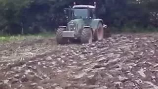 2. Fendt 415 ploughing with a Lemkin EurOpal 7X