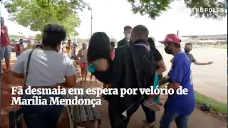 Fã desmaia em espera por velório de Marília Mendonça