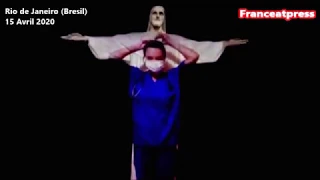 La statue du Christ rédempteur en blouse médicale en hommage aux soignants dans le monde