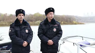 В Нижегородской области транспортные полицейские спасли тонущего мужчину