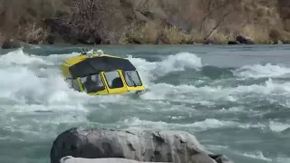 Thunder Jet  "Jet Boat" fighting rapids