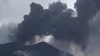 La Palma: Ash Eruption on December 4, 2021. Seen from Tacande Abajo.