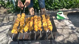 Шашлык в маринаде из киви и лимона с куркумой. Barbecue in a kiwi and lemon marinade with turmeric.