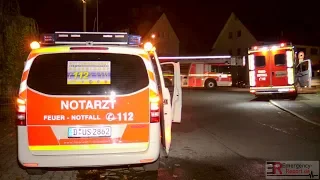 [GRILL IN WOHNUNG BETRIEBEN - 2 VERLETZTE] - Feuerwehr Düsseldorf im Einsatz -