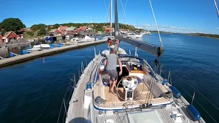 Hallberg-Rassy 43 Docking at NordKoster gästhamn