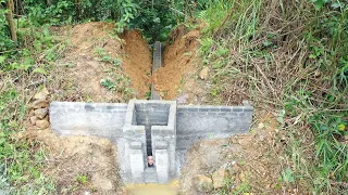 Build an adjustable weir at the entrance drainage tunnel by primitive techniques