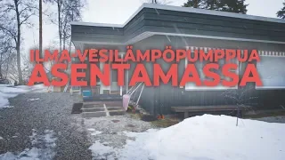 Ilma-vesilämpöpumppua asentamassa