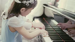 Melody Zhu (5yrs) and her mom play Ravel - Ma mère L'Oye (piano duet)，from Mother Goose Suite