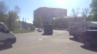 В Смоленске перевернувшаяся фура заблокировала движение