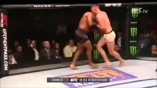 Alexander Gustafsson almost finishes Daniel Cormier