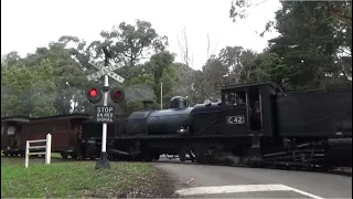 Pinnocks Rd Level Crossing, Emerald, Before & After Upgrade