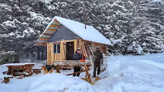 ДОБИРАЕМСЯ ДО ИЗБЫ НОЧЬЮ В МЕТЕЛЬ! ПОХОДНЫЙ ОПТИМИСТ В ГОСТЯХ! НОВАЯ ОБУВНАЯ ПОЛОЧКА