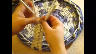 Weaving holders from newspapers. Part 3.