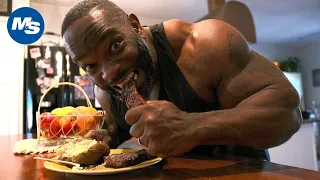 What Bodybuilders Eat for Dinner | Grilling with Johnnie O Jackson