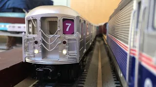 MTH Subway: MTA R62-R62A (7) Train 5-Car Subway Set Action