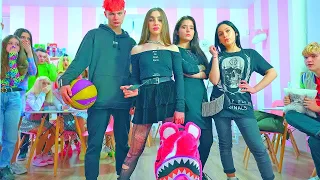 TRANSFORMAMOS NOSSA ESCOLA EM UMA ESCOLA REBELDE! O que Diana fez?