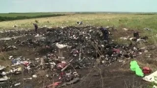 Recuperati corpi vittime dell'aereo abbattuto in Ucraina