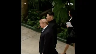 TT Trump và Chủ tịch Kim cùng nhau đi dạo (VOA)