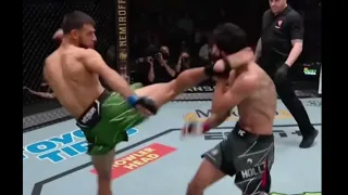 Max Halloway Ate Clean Head Kick From Yair Rodriguez Like It Was Nothing