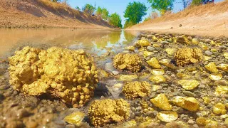 Wow wow wow it's amazing a man found many gold miner & Big Gold nugget at river in dry season.