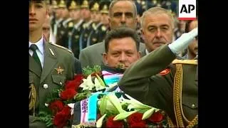 Jordan's King Abdullah lays wreath at tomb of unknown soldier.