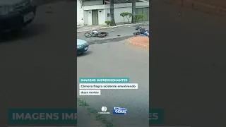 Câmera flagra acidente envolvendo duas motos no bairro Laranjeiras #shorts