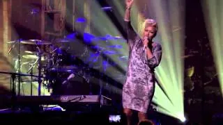 Emeli Sandé - Read All About It (Pt.III) -  Live 2012 - HD