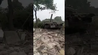 Ukrainian forces capture a Russian T-72B3 in Kherson area