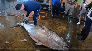 300公斤黑鮪魚一瞬間就被完美分解|320 kg Bluefin Tuna Cut Perfectly right now in 3 minutes