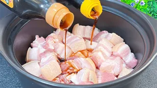 Pour the vinegar into the pork belly without adding water or oil. It tastes better than braised pork