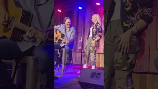 Blake Shelton and Gwen Stefani at their pop-up concert in Tishomingo. Ok, 8-11-23