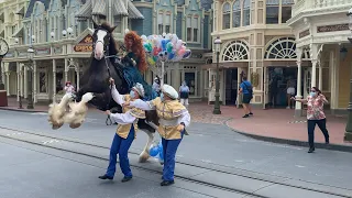 Merida’s Horse Gets Caught in a Balloon at Disney World Magic Kingdom During Small Princess Parade