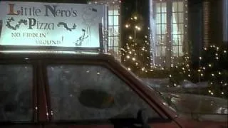 Home Alone [1990] - Little Nero's Pizza Guy Knocks Over Statue