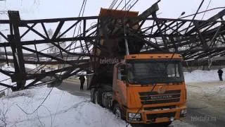 В Туле самосвал сбил эстакаду и перекрыл движение транспорта по «Веневке»