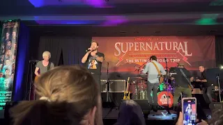 Jensen Ackles, Steve Carlson, and Louden Swain “Feels Like Makin’ Love.” SPNKC