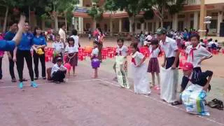 Trò chơi dân gian vui nhộn - nhảy bao bố (Đêm hội trăng rằm 2016)