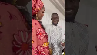 Alioune Seck Taquine Awa baba devant sa femme