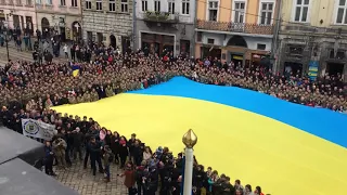 Масове виконання державного гімну України. Львів, 2018