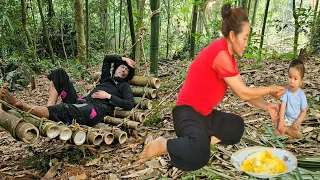 Người rừng sống trong dãy núi đại ngàn, tìm sản vật trong rừng sống qua ngày - Lộc Thị Hường